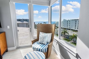Penthouse Premium, acceso a la alberca, vista al océano | Exterior