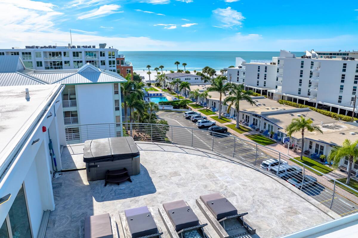 Premium Penthouse, Pool Access, Ocean View | Balcony view