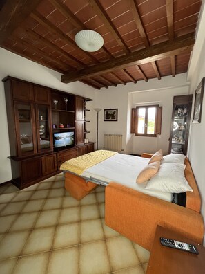 3 makuuhuonetta, silitysrauta/-lauta, Wi-Fi, vuodevaatteet