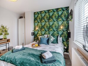 3 bedrooms, free WiFi, bed sheets