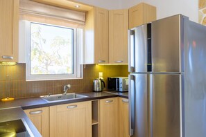 Kühlschrank, Mikrowelle, Ofen, Geschirrspüler