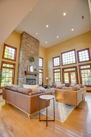 TV connectée, baby-foot, livres