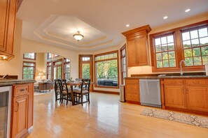 Enjoy meals in a well-equipped kitchen with a dishwasher and dining area.