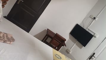 经济双人房 | 办公桌、笔记本电脑工作区、收费 WiFi、床单