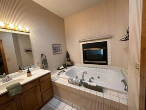 Jetted tub, hair dryer, towels, soap