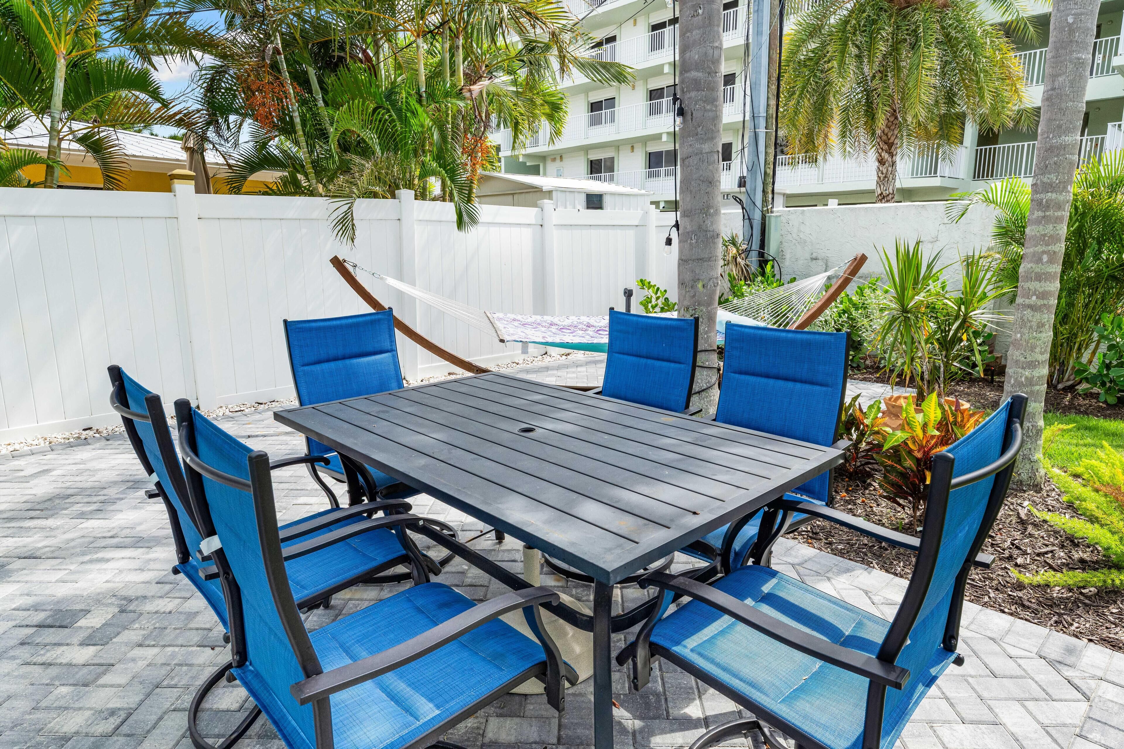 Casa, varias camas (Bungalow 1) | Restaurante al aire libre