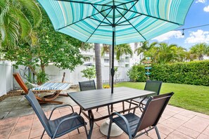 House, Multiple Beds (Bungalow 1) | Outdoor dining