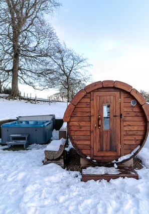 Bañera de hidromasaje al aire libre