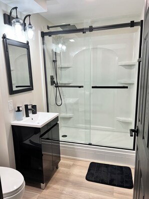 Hair dryer, towels, soap, shampoo - 25' Round Heated, in-ground pool, May 1st to October 31st. 
PICKLEBALL YR ROUND. (Laurelville)
