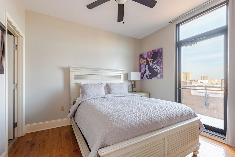 Curated visual reference: Penthouse Condominium With Private Patio Lounge Reference: Rooftop Penthouse Patio W Spectacular City Views And Secure Onsite