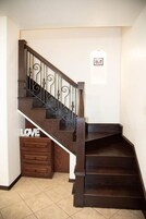 2 habitaciones y tabla de planchar con plancha 