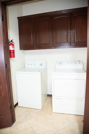 House | 2 bedrooms, iron/ironing board - 2BD 2BT Apartment 1 Min to University Utrgv (Edinburg)