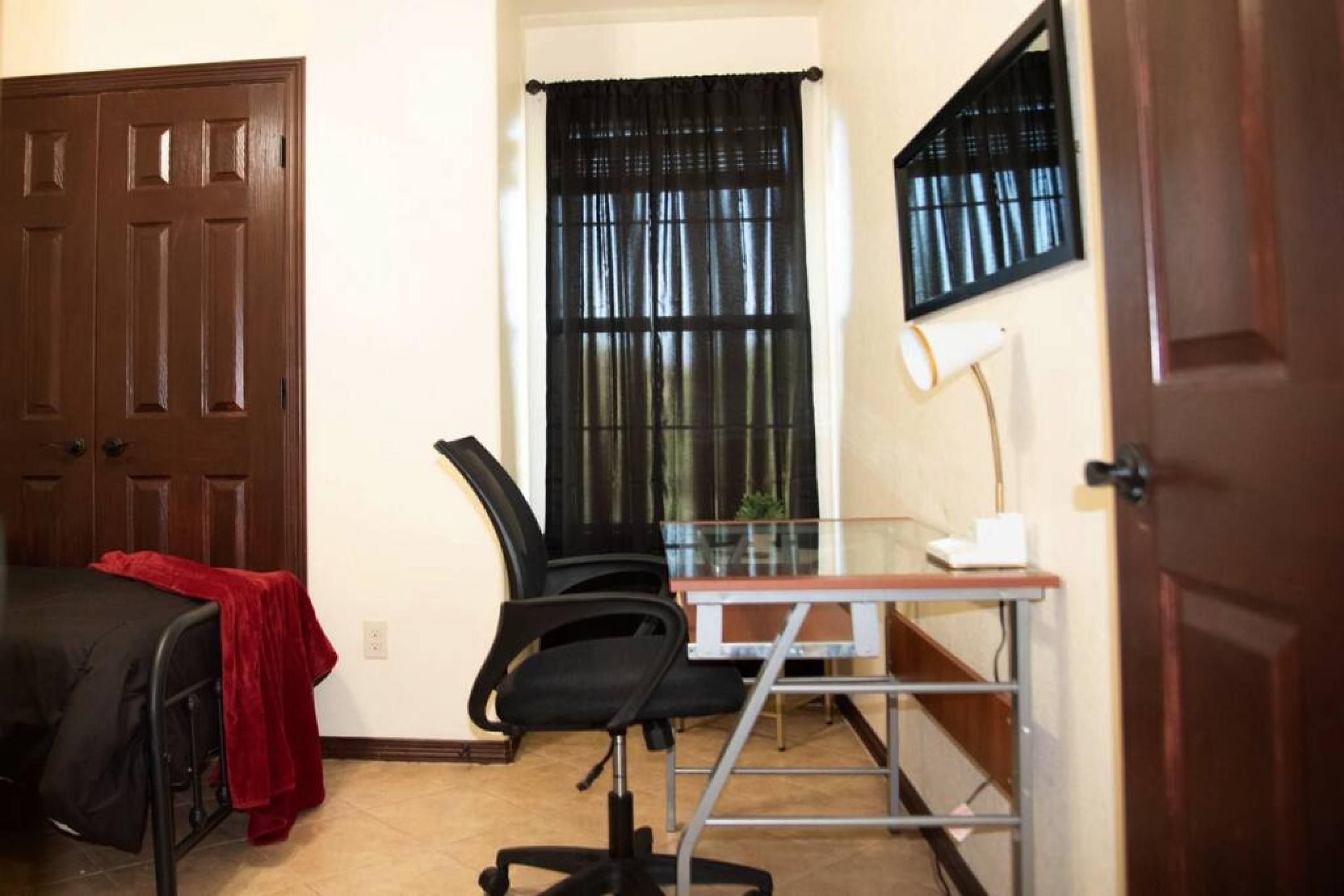 House | 2 bedrooms, iron/ironing board