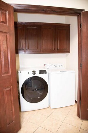 Apartment | Bathroom - 3BD 2BT Town Suite Minutes Away Medical Center (Edinburg)