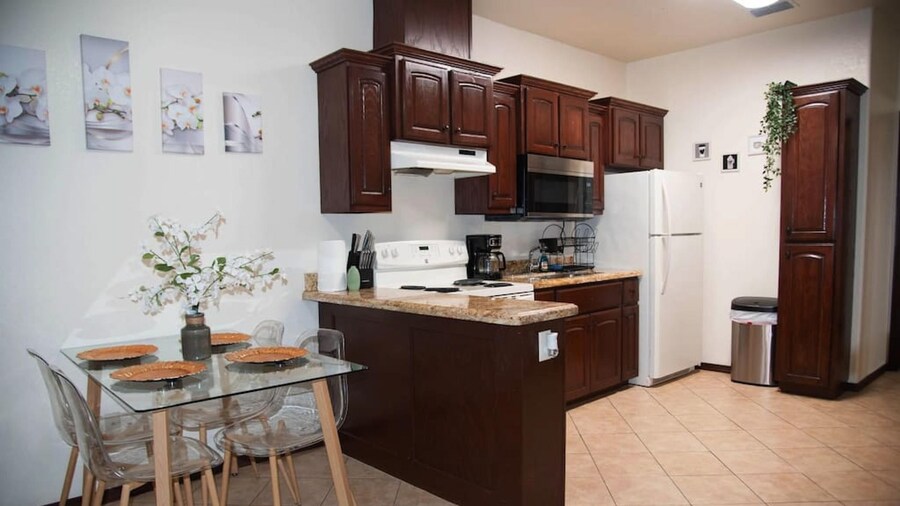 3BD 2BT Town Suite Minutes Away Medical Center