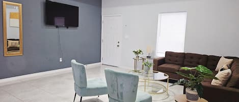 Apartemen | 2 kamar tidur, meja kerja, dan internet