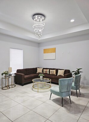 Apartment | 2 bedrooms, desk, Internet - Beautiful Apartment 9 min to Mercedes Outlets (Weslaco)
