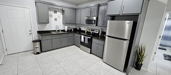 Beautiful Apartment 9 min to Mercedes Outlets