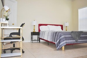 4 bedrooms - Beautiful House With Pool (Mission)