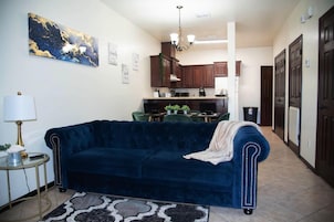 House | 2 bedrooms, iron/ironing board