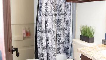 Apartment | 2 bedrooms, iron/ironing board