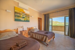 4 habitaciones, tabla de planchar con plancha y ropa de cama 