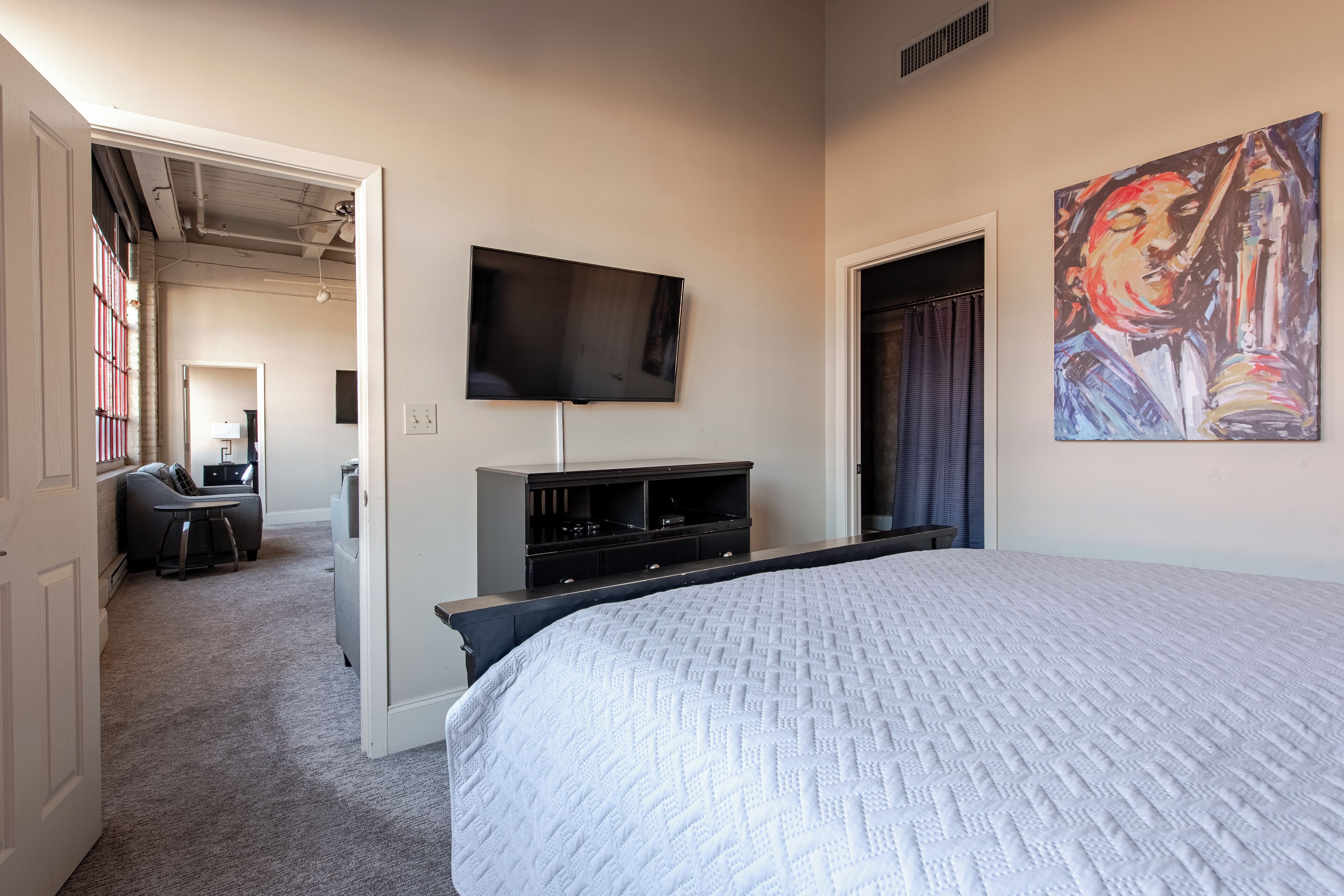 2 bedrooms, iron/ironing board, travel crib, free WiFi