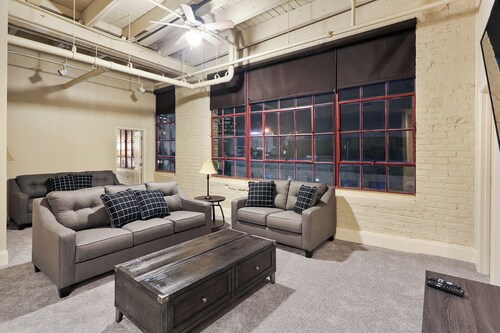 Beautiful Downtown Condo "Unbeatable Location" with Secure Onsite Parking