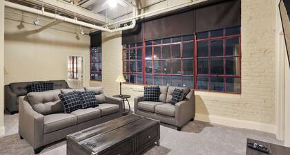 Beautiful Downtown Condo "Unbeatable Location" with Secure Onsite Parking