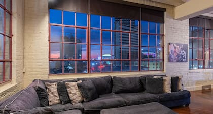 Large Downtown Condo with Magnificent City Views and Secure Onsite Parking