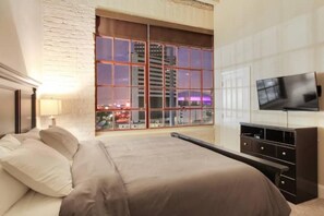 1 slaapkamer, een strijkplank/strijkijzer, reisbedje, gratis wifi