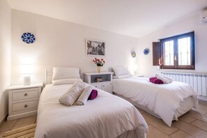 3 bedrooms, in-room safe, desk, iron/ironing board