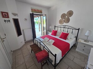 3 camere, una cassaforte in camera, una scrivania, ferro/asse da stiro