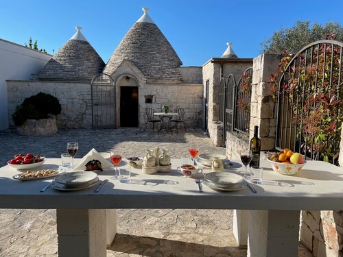 Amazing Trullo with heated pool, nestled in nature, just steps from Alberobello