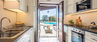 Amazing Trullo with heated pool, nestled in nature, just steps from Alberobello