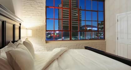 Picturesque Downtown Condo-Centralized Location with Secure Onsite Parking