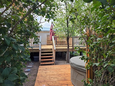 Family Hot Tub Retreat & Starlink!