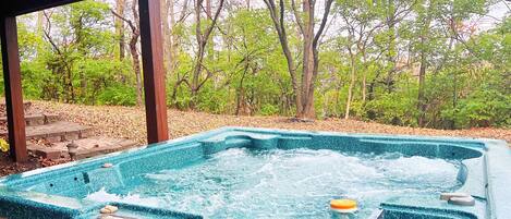 Outdoor spa tub