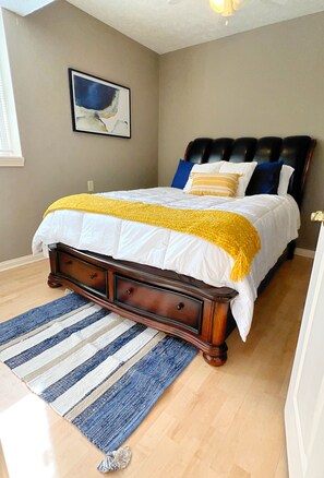 1 bedroom, WiFi, bed sheets - Hot tub oasis! (Fishers)