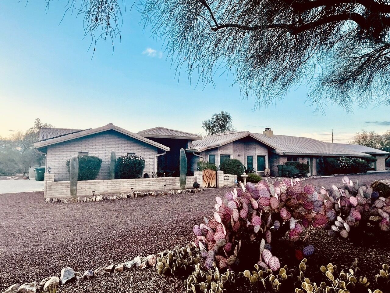 LARGE CUSTOM HOME ON 3 ACRES MINUTES FROM GOLF, HIKING, & BIKING TRAILS 