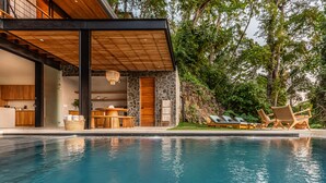 A modern house with a swimming pool, wooden deck, and outdoor furniture. - Brand-new luxury Villa Element (Provincia de Puntarenas)