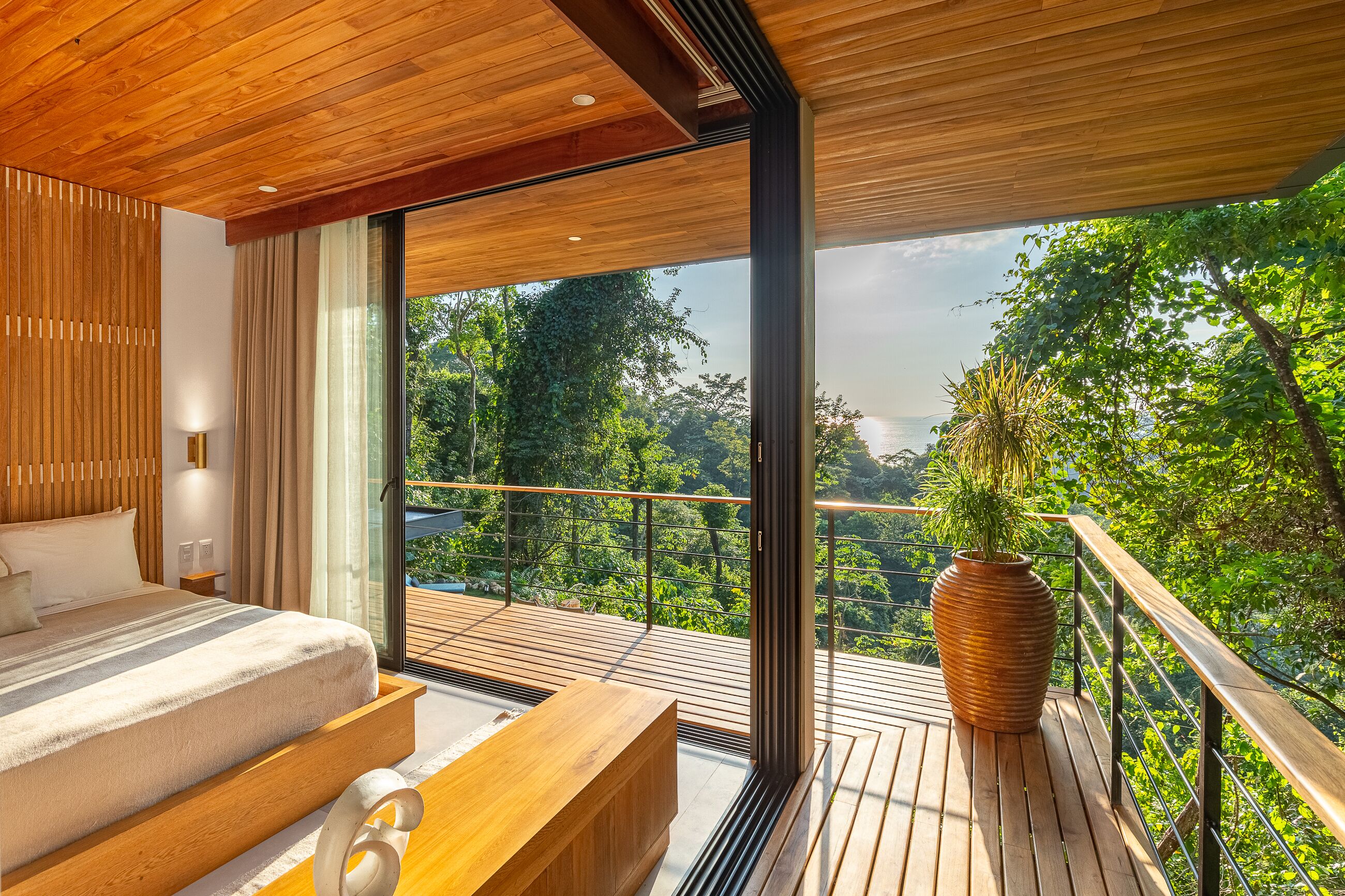 3 bedrooms, travel crib, WiFi, bed sheets