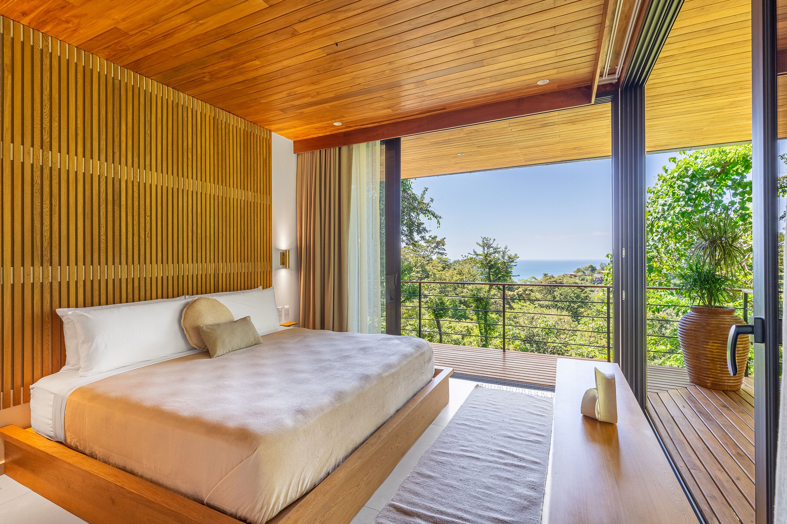 3 bedrooms, travel crib, WiFi, bed sheets