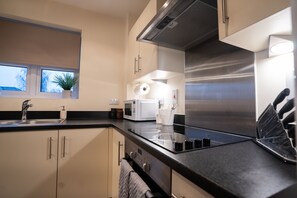 Frigorífic, microones, forn i placa de cuina