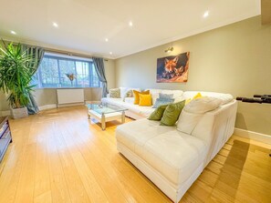 Luxury House, Ensuite, Courtyard View | Lounge - The Firs Luxury Home (Boston)