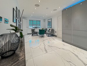 奢華單棟房屋, 獨立浴室, 庭園景 | 內部