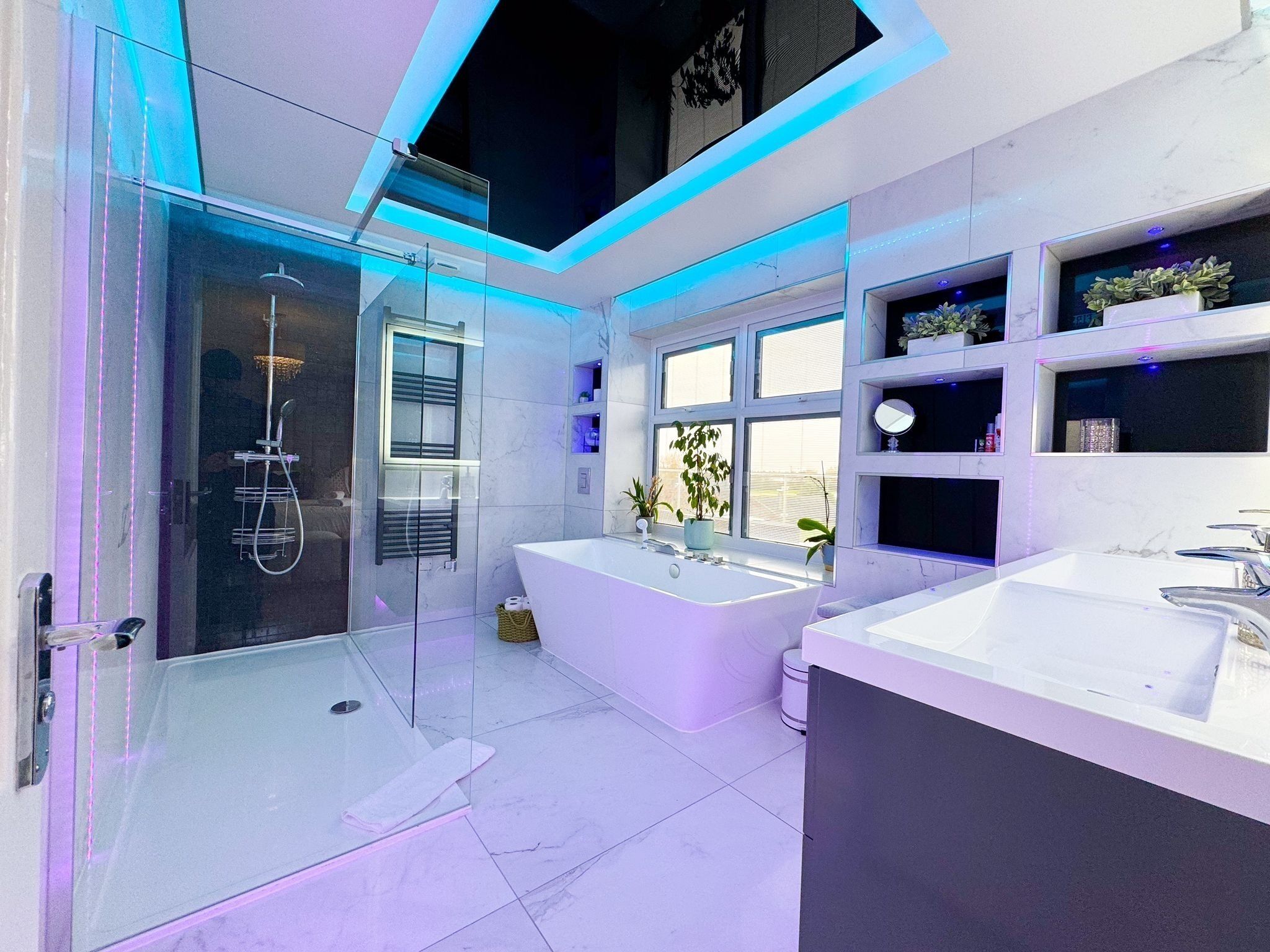 Luxury House, Ensuite, Courtyard View | Bathroom | Separate bathtub and shower, deep-soaking bathtub