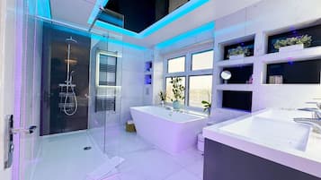 Luxury House, Ensuite, Courtyard View | Bathroom | Separate bathtub and shower, deep-soaking bathtub