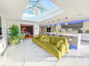 Luxury House, Ensuite, Courtyard View | Shared kitchen | Full-size fridge, microwave, oven, stovetop - The Firs Luxury Home (Boston)