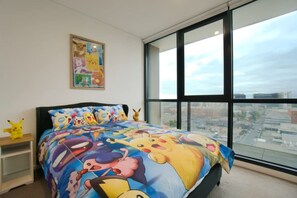 Desk, iron/ironing board, WiFi, bed sheets